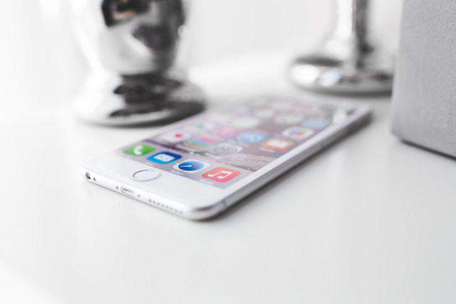 technology-white-iphone